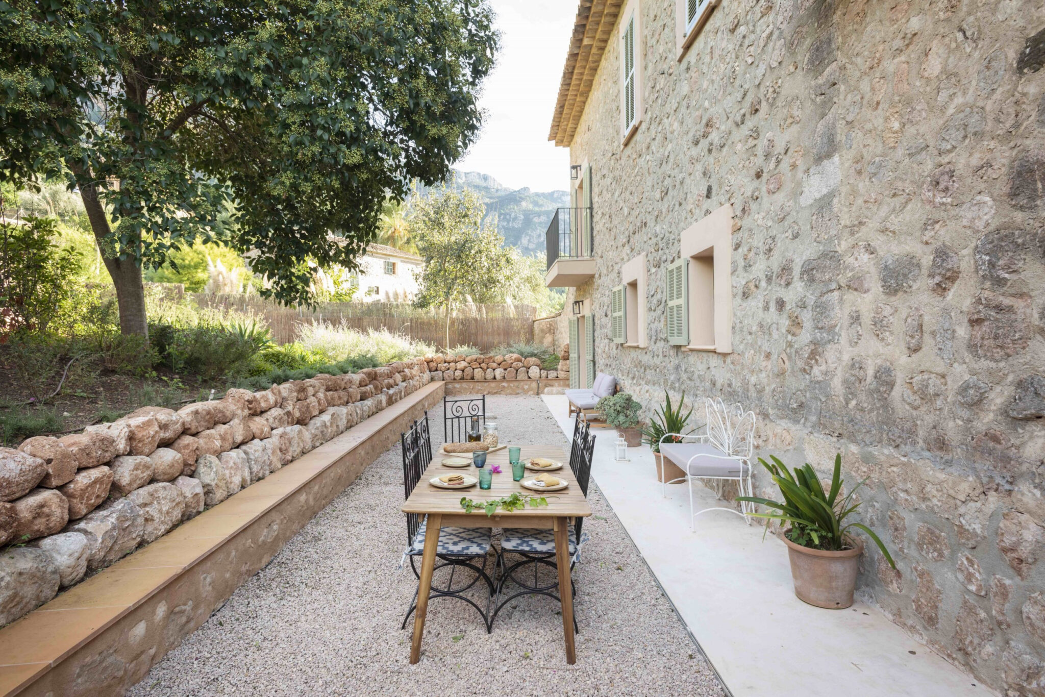 ca-na-nela-villa-biniaraix-outdoor-dining