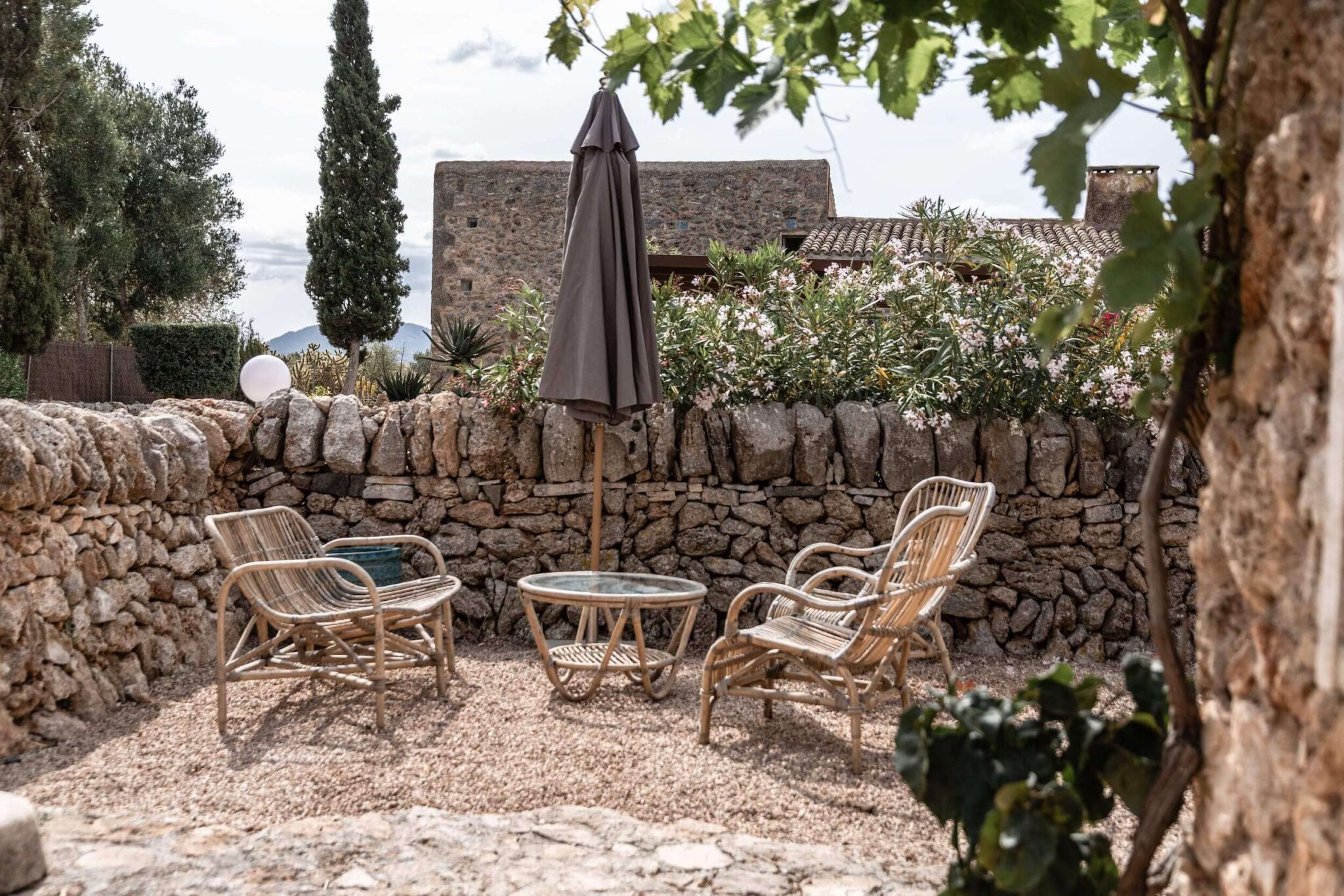 can-clementine-felanitx-mallorca-al-fresco-lounge-area