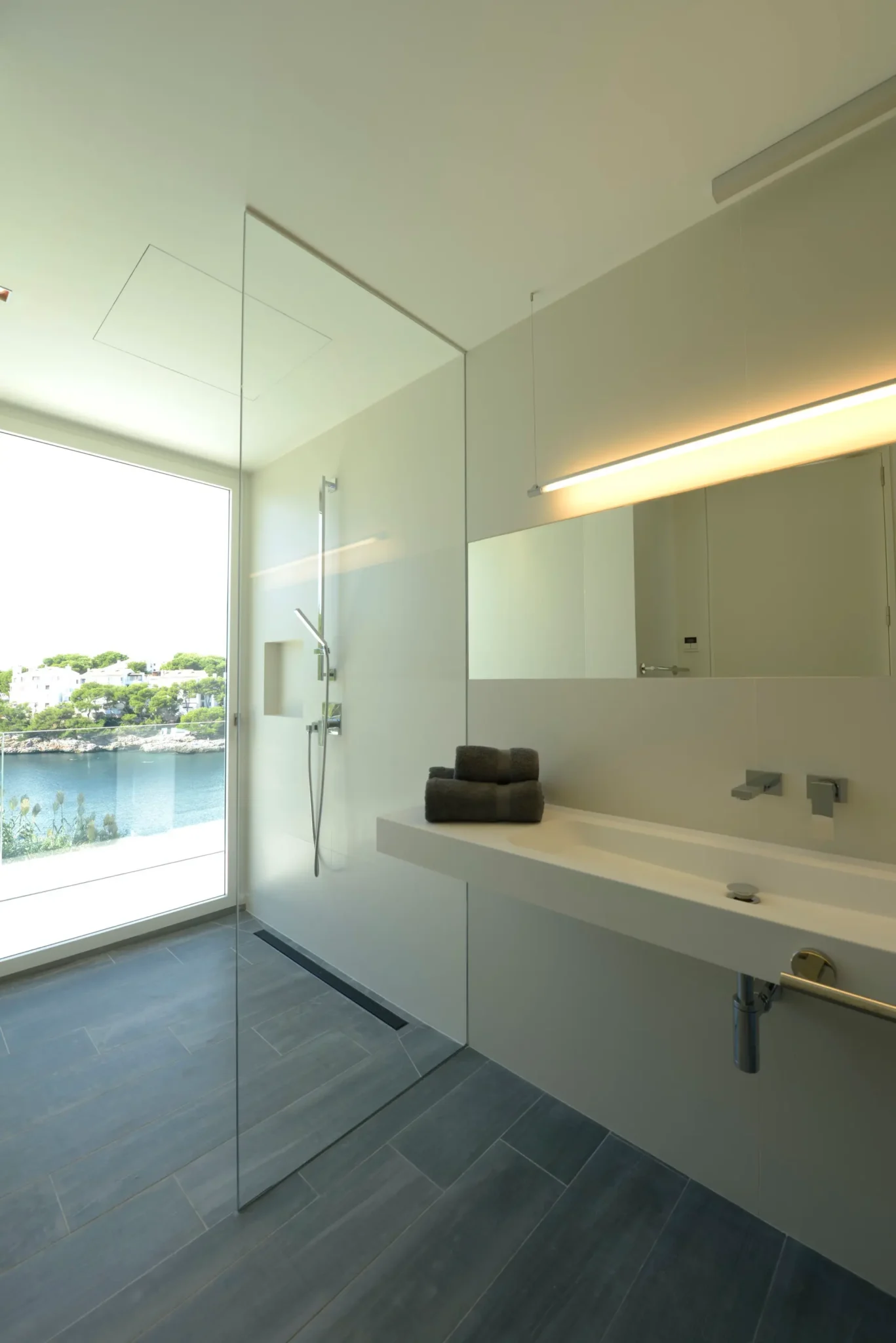 casa-roel-felanitx-mallorca-modern-bathroom
