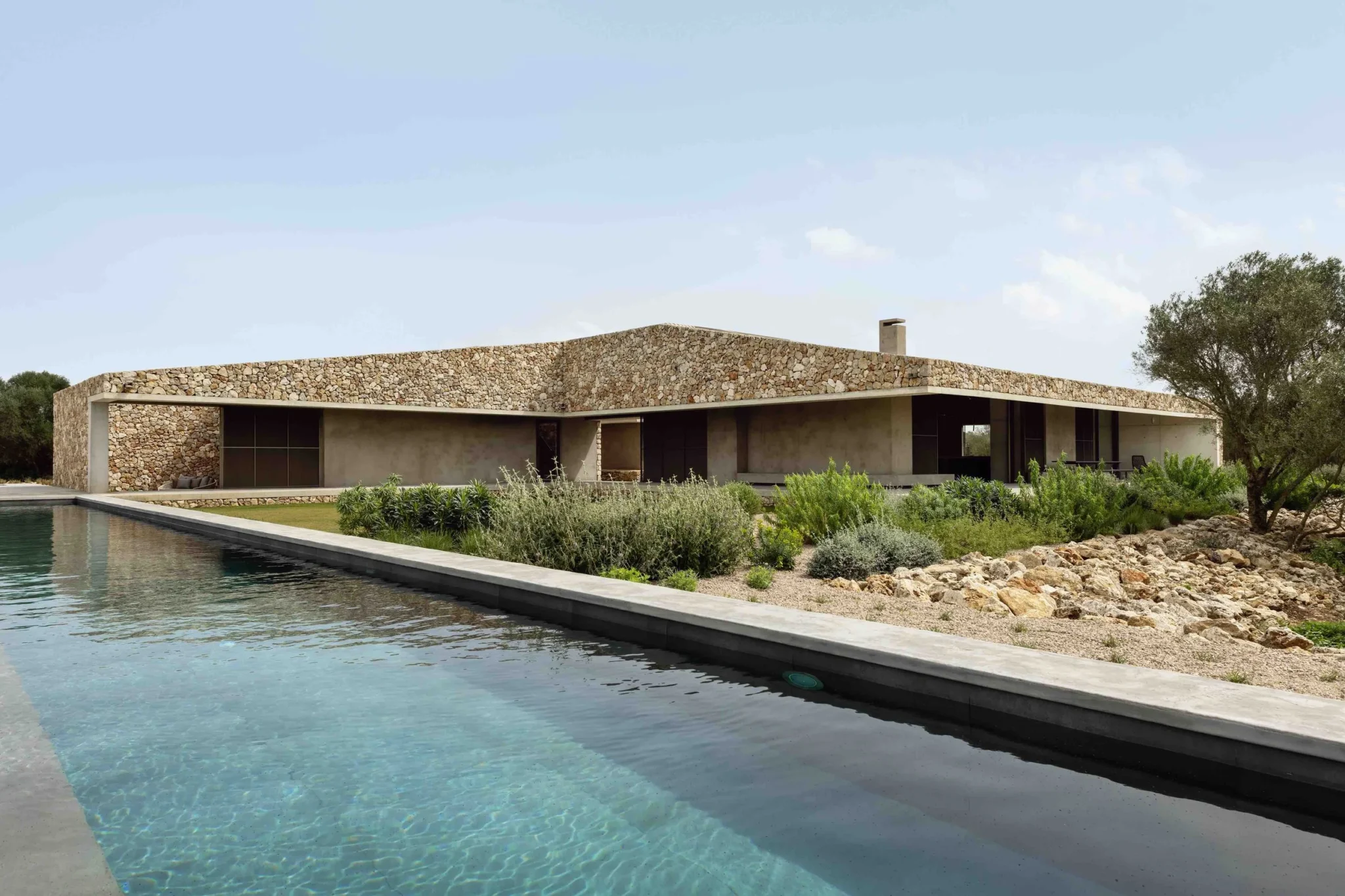 tres-hermanas-villa-ses-salines-mallorca-modern-architecture-finca