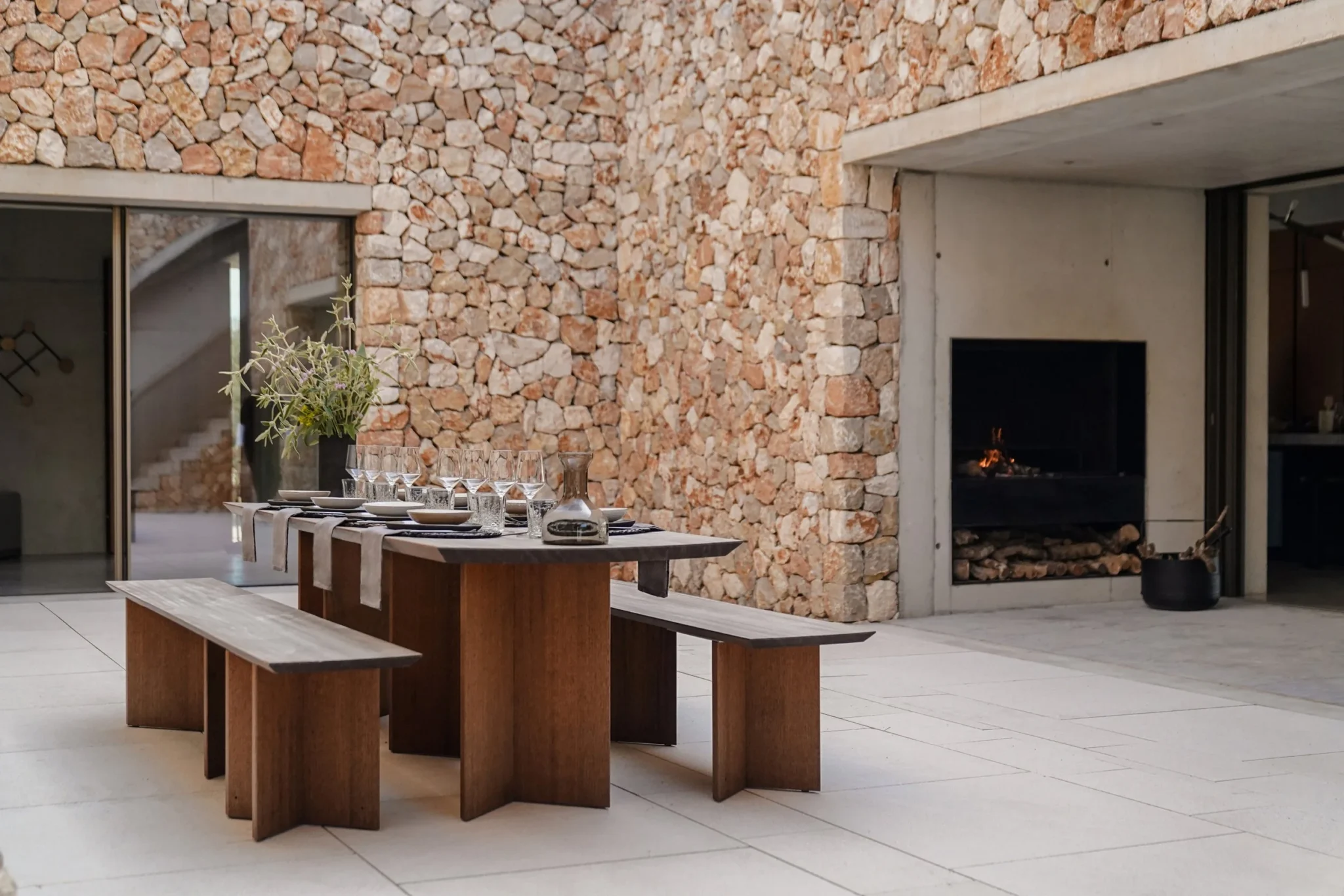 tres-hermanas-villa-ses-salines-mallorca-outdoor-luxury-dining-terrace
