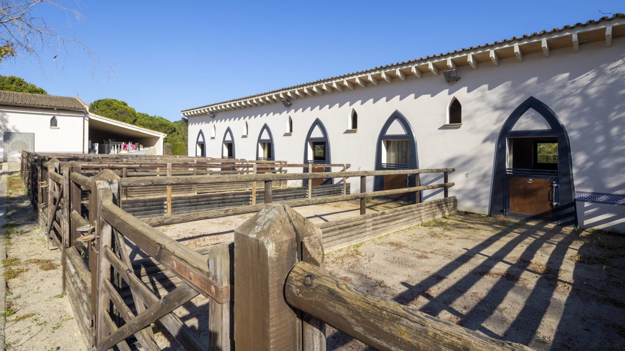 es-fangar-horse-stables-luxury-estate-02