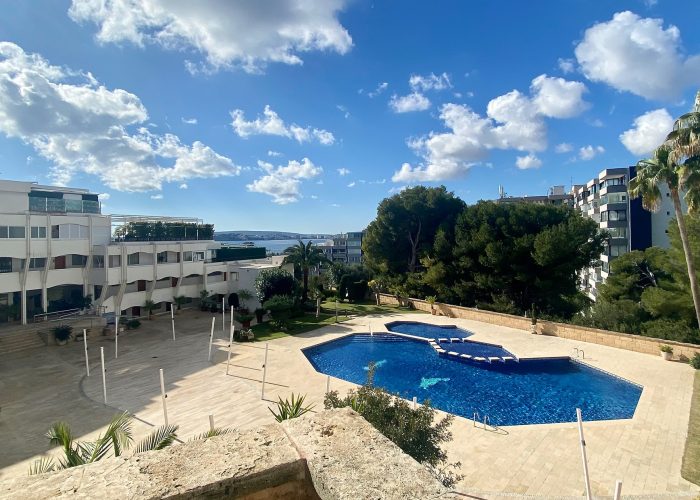 apartment-puerto-portals-pool