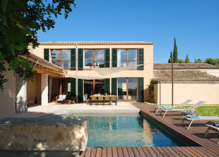 Traditional stone courtyard entrance at Can Cunso 30 Villa in Consell Mallorca