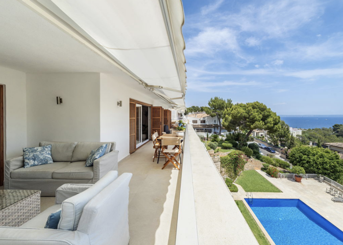cas-catala-sea-view-residence-pool