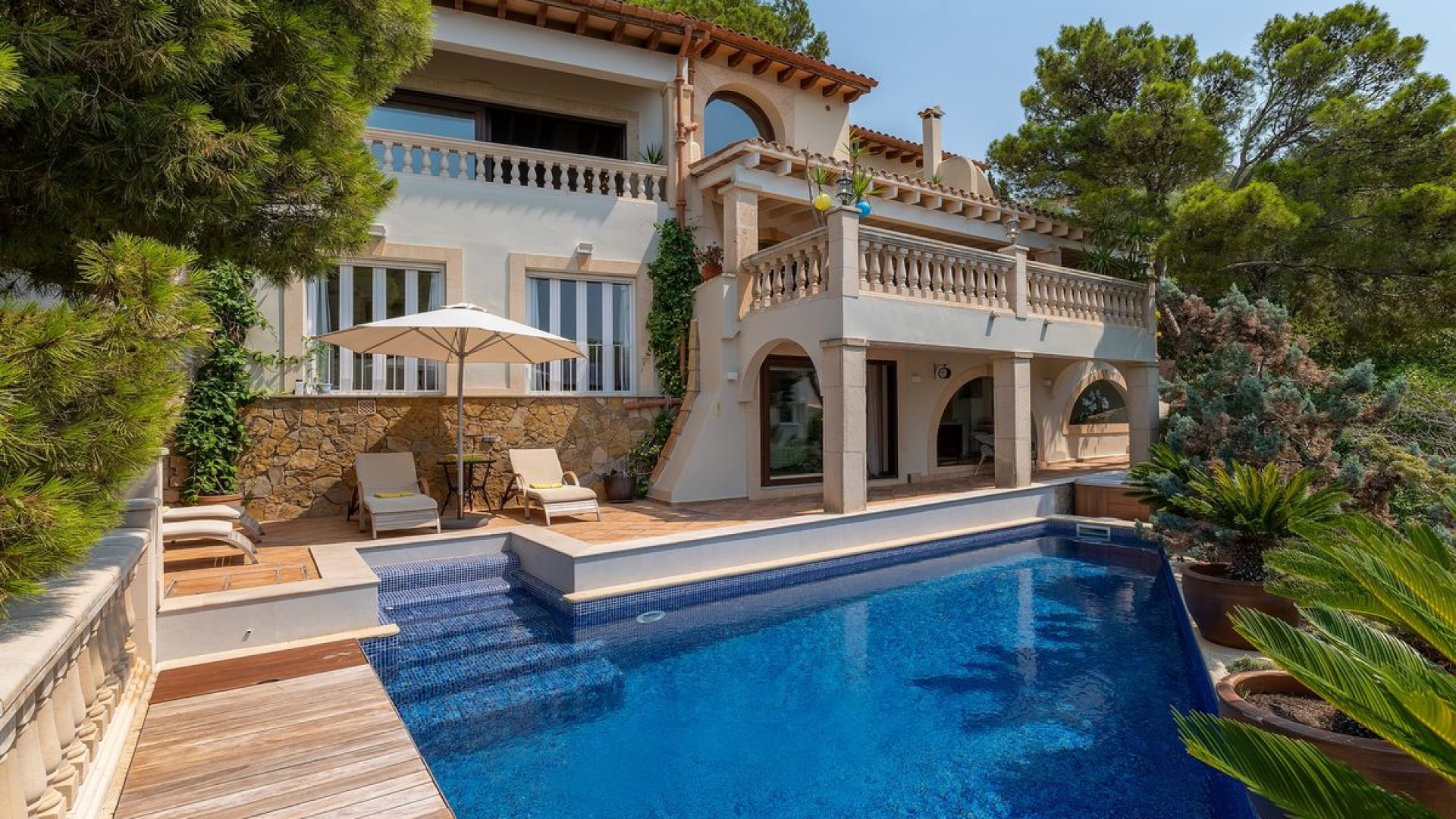 casa-sirviola-andratx-mallorca-sun-loungers-pool