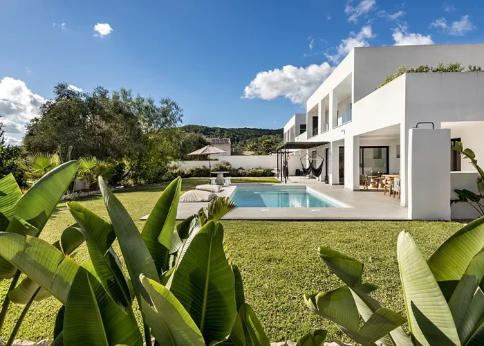 crestatx-villa-exterior-facade-pool-garden-01