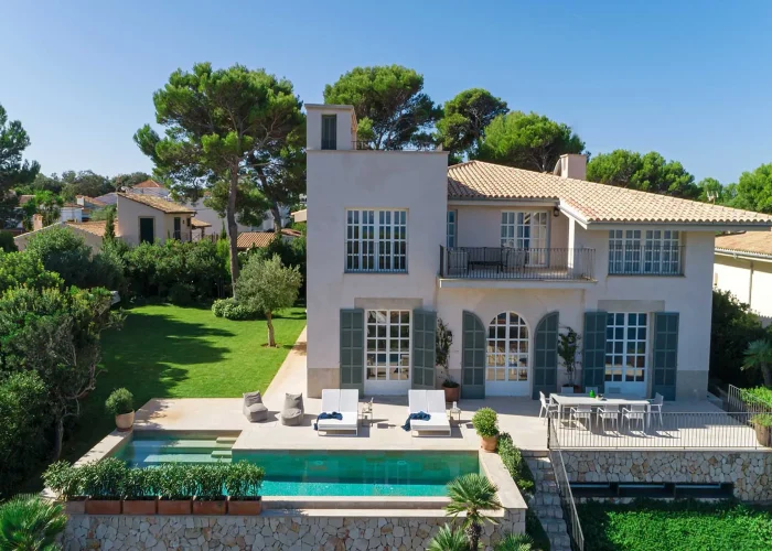 es-casal-des-mal-pas-alcudia-frontline-luxury-villa-exterior