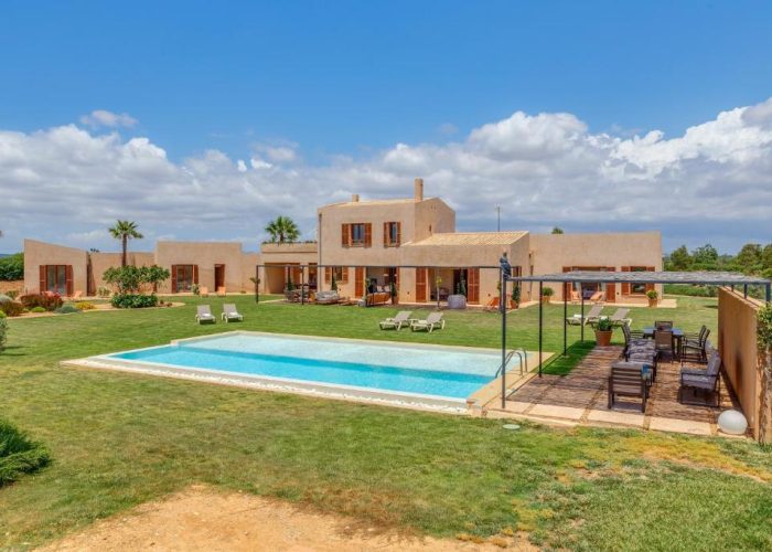 finca-thalassa-campos-mallorca-luxury-villa-front-view