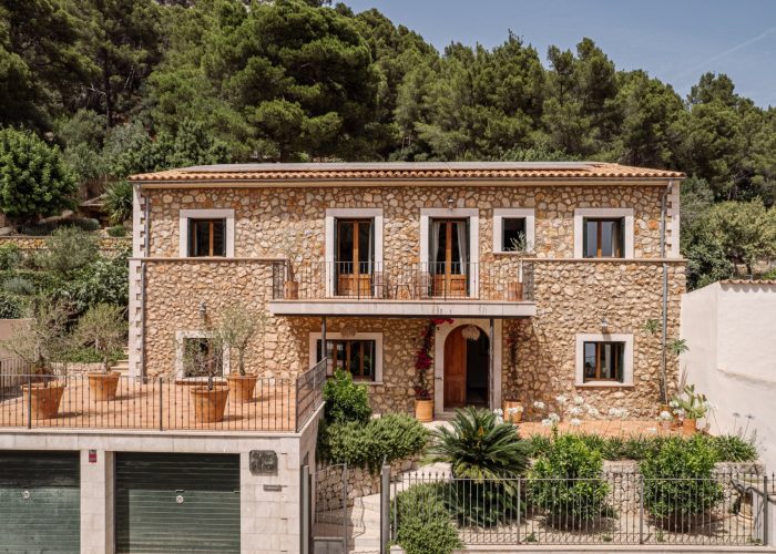villa-can-rasca-caimari-mallorca-stone-townhouse-exterior