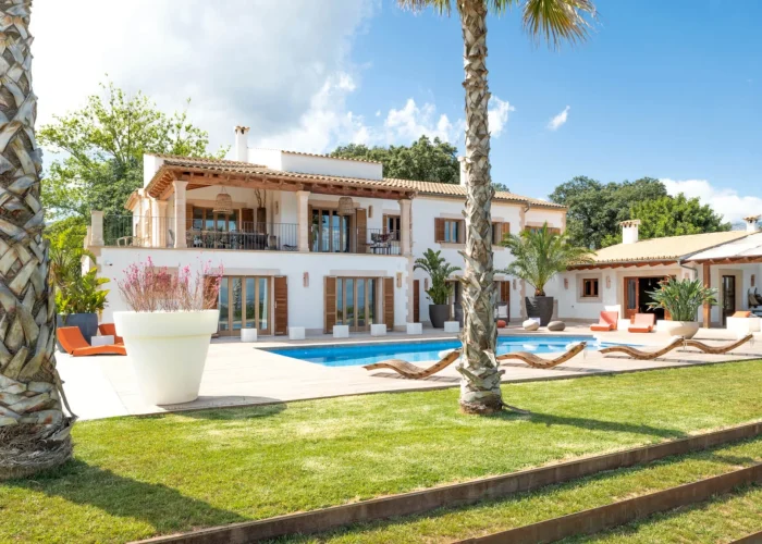 Exterior view of Villa Dalt with private swimming pool in Inca Mallorca